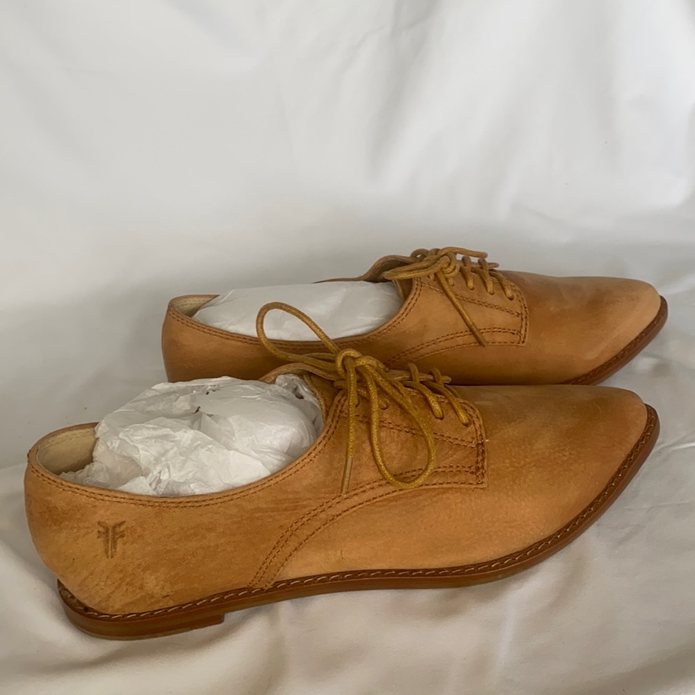 Natural Tan Oxford’s. Frye. Suede. Never Worn.
